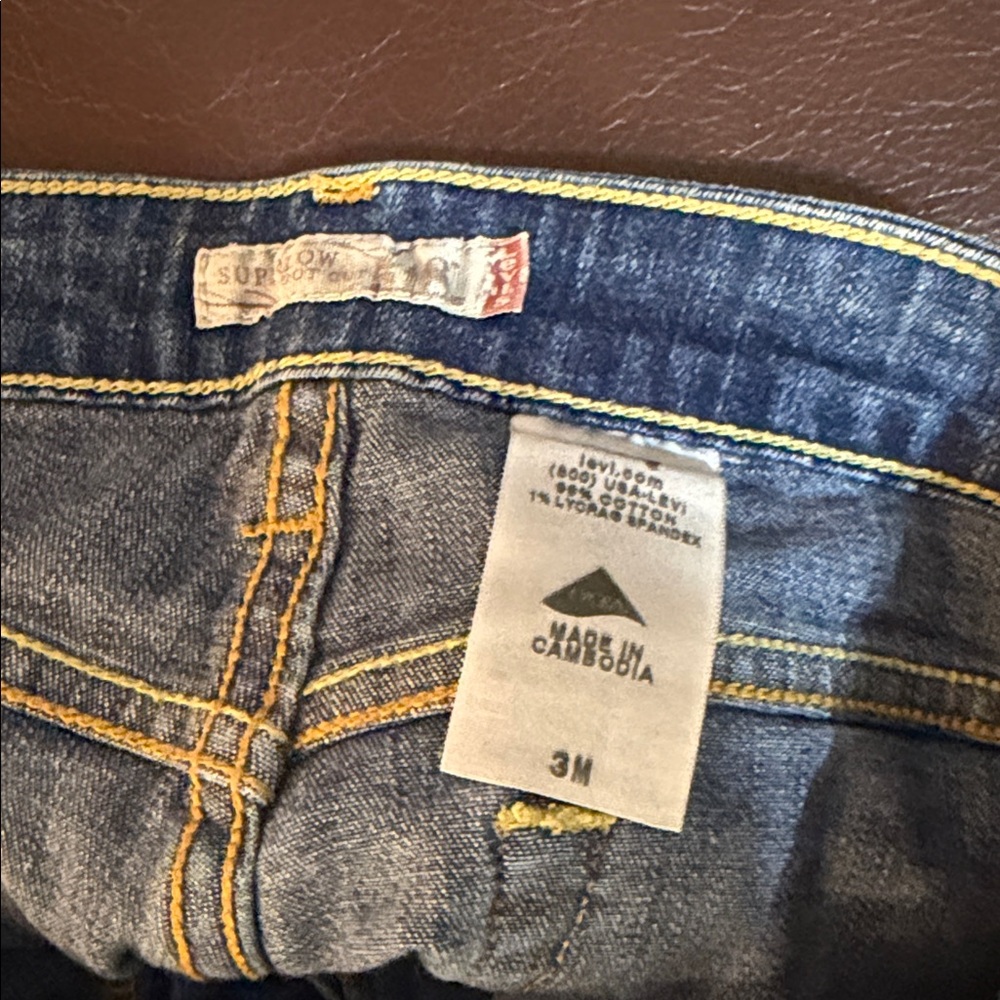Levi's Classic Indigo Jeans - Picture 3 of 6